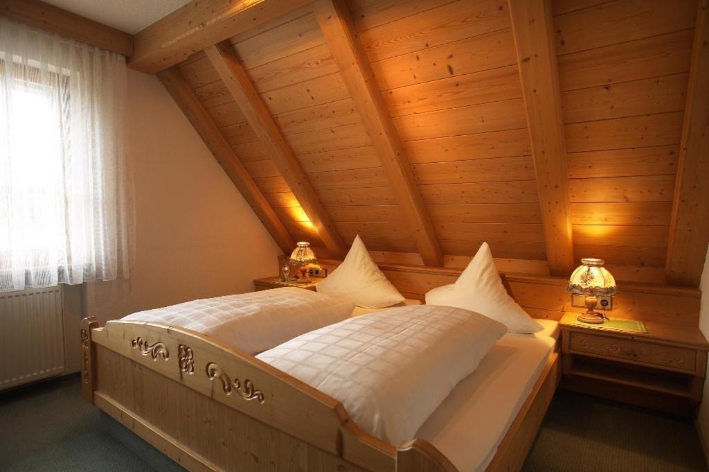 Landgasthof Löwen Neubulach Zimmer foto