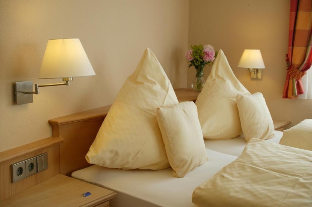 Landgasthof Löwen Neubulach Zimmer foto