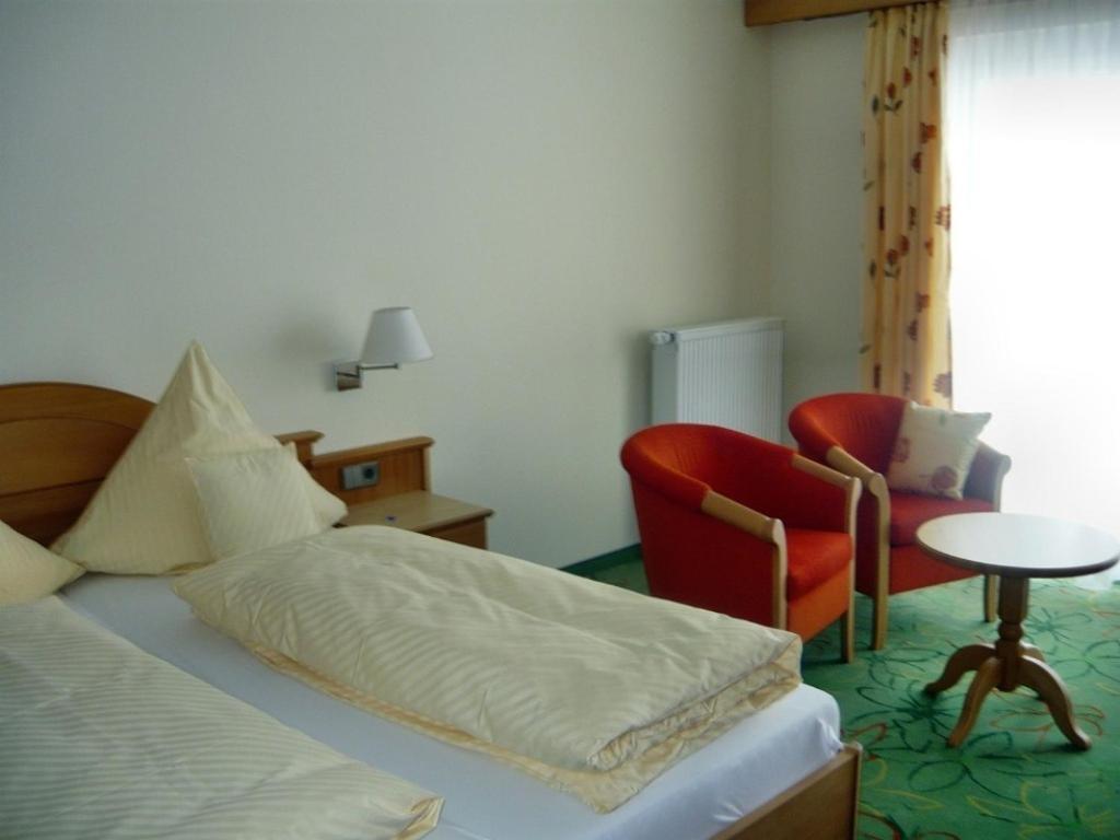 Landgasthof Löwen Neubulach Zimmer foto